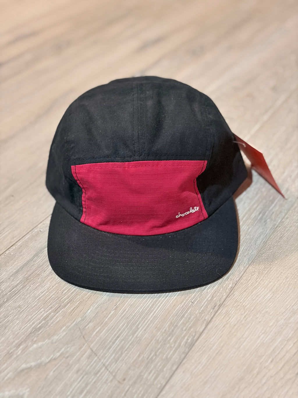 Chocolate Skateboards 5 panel hat Black / Red